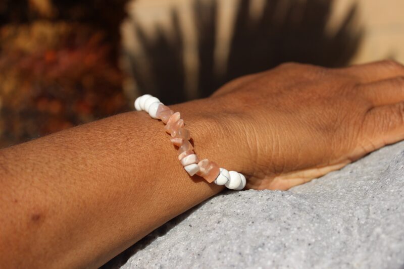 Gold Elephant Howlite and Sunstone Chip Beaded Bracelet - Image 3