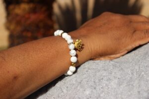 Gold Elephant Howlite and Sunstone Chip Beaded Bracelet