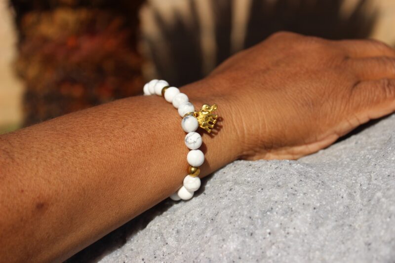 Gold Elephant Howlite and Sunstone Chip Beaded Bracelet
