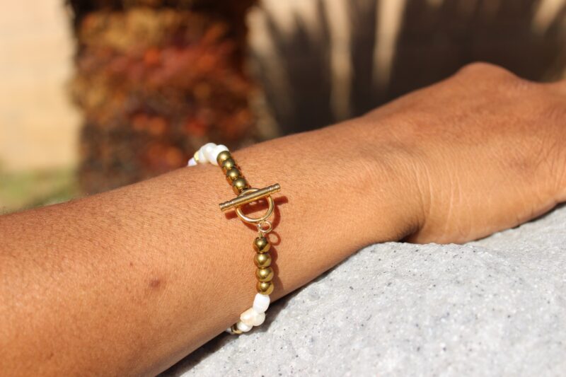 Fresh Water Pearl Gold Hamsa Beaded Bracelet - Image 2